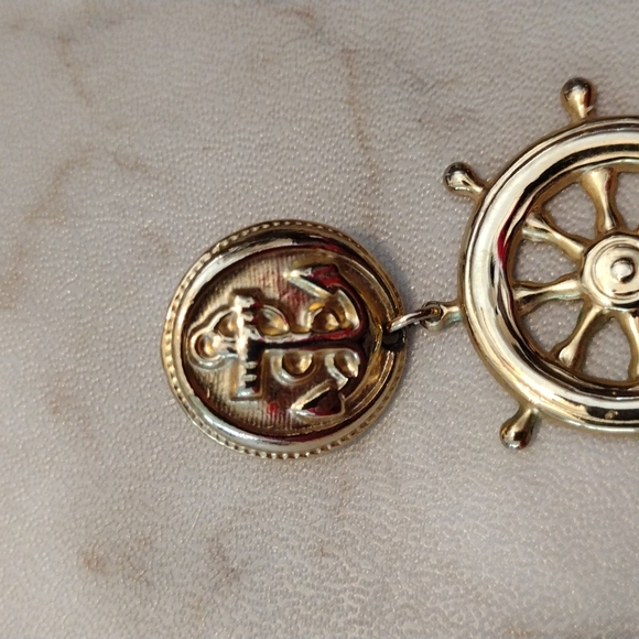 Beautiful faux gold boat Anker and dangling charm boat wheel earrings. - Picture 3 of 6